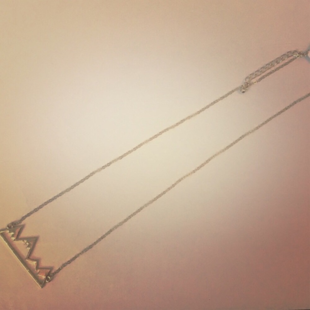 Gold colored mountain range necklace - Picture 3 of 5